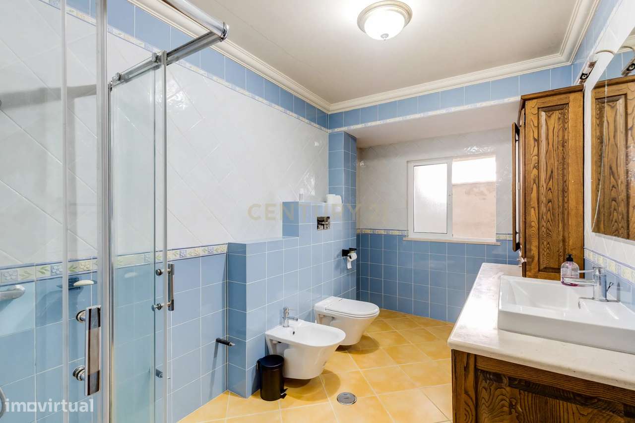 Moradia T5 com Jardim e Vista para o Rio em Venda de São José, Alberga-12