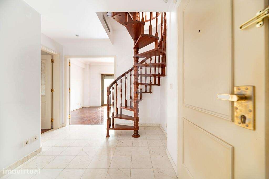 Habitação imperdível (T4 Duplex) c/ 2 pisos e 2 entradas independentes - Grande imagem: 4/48