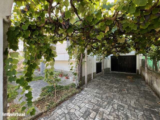 Moradia c/ Garagem, 692m2 de terreno, na Aroeira!-7