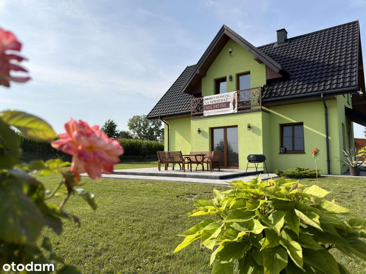Energooszczędny dom na wzgórzu z widokiem na jezioro na działce 5247 m