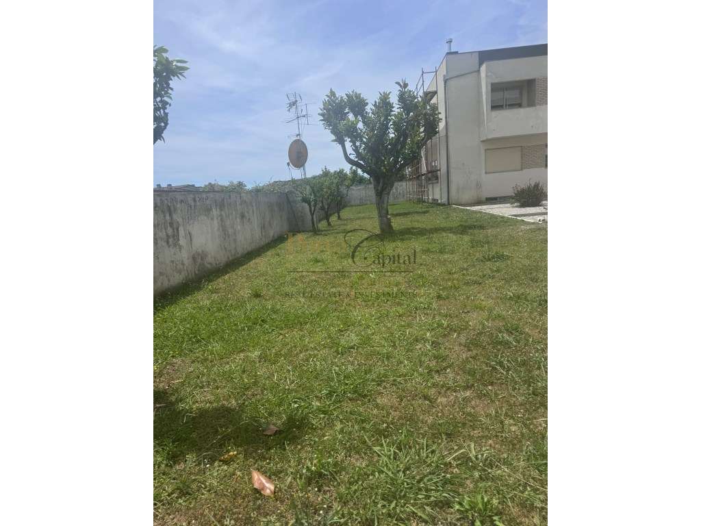 T2 com Garagem Box em Condomínio Fechado Em Nogueira da Maia-22