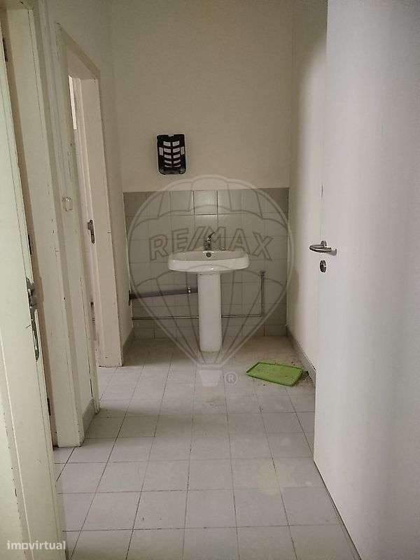 Loja  para arrendamento - Grande imagem: 2/4