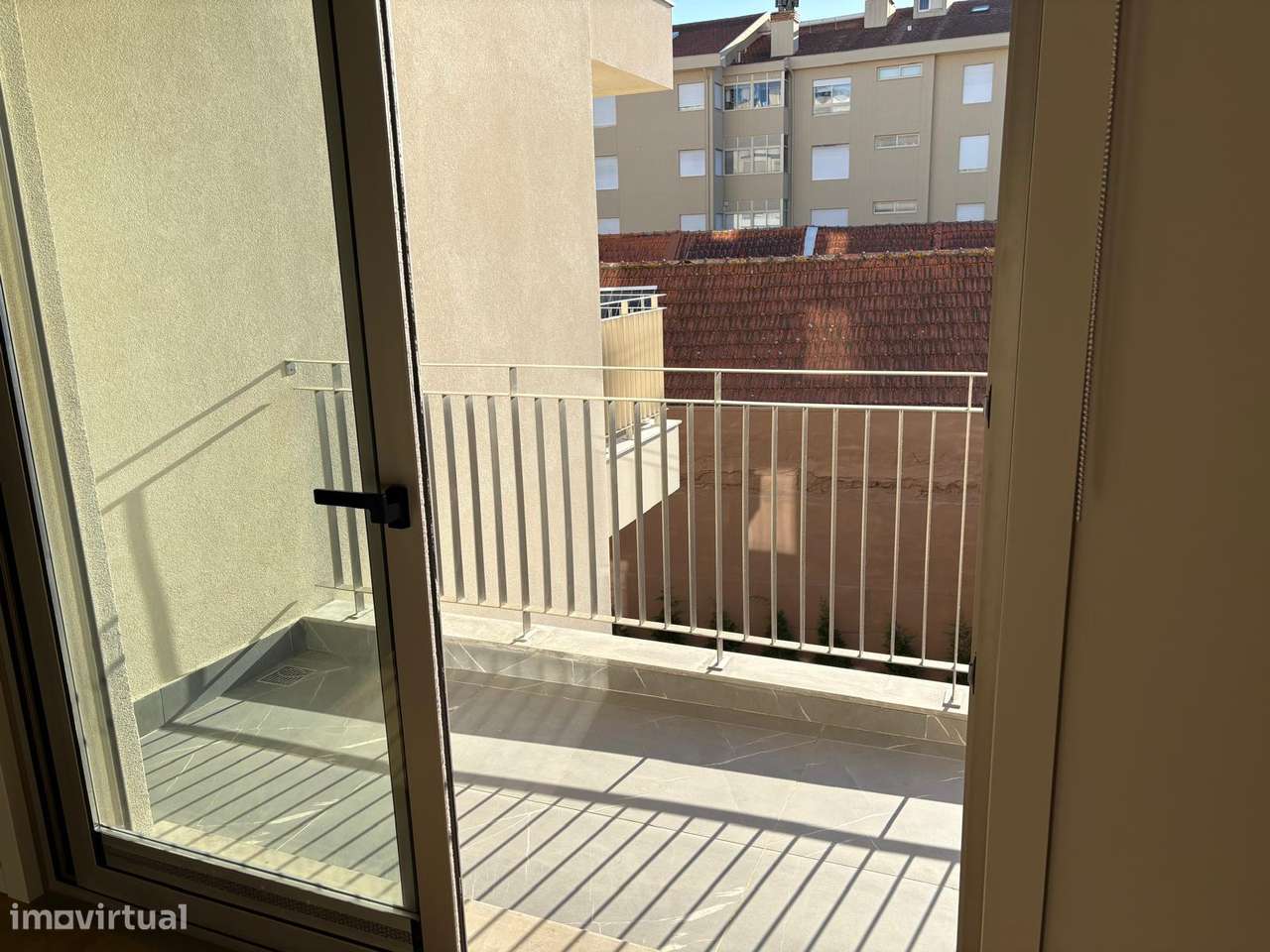 T1 como novo c/ 2 varandas, garagem e totalmente equipado - Ramalde - Grande imagem: 2/10