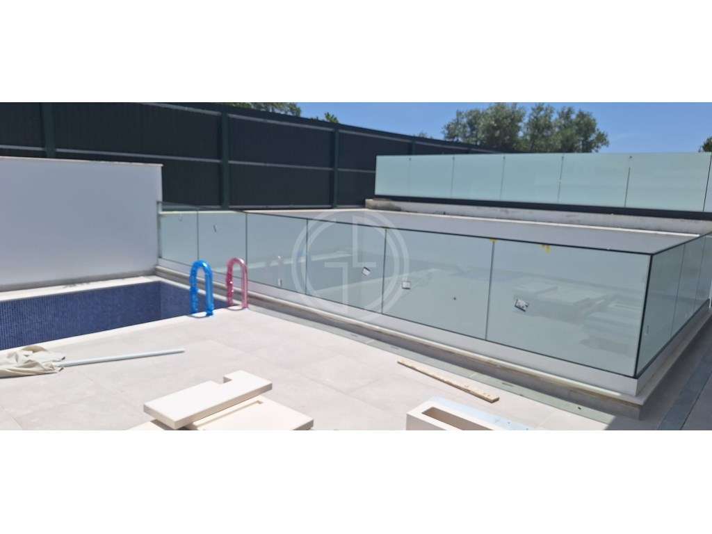 Moradia V3+1 com piscina privada em Gambelas-38