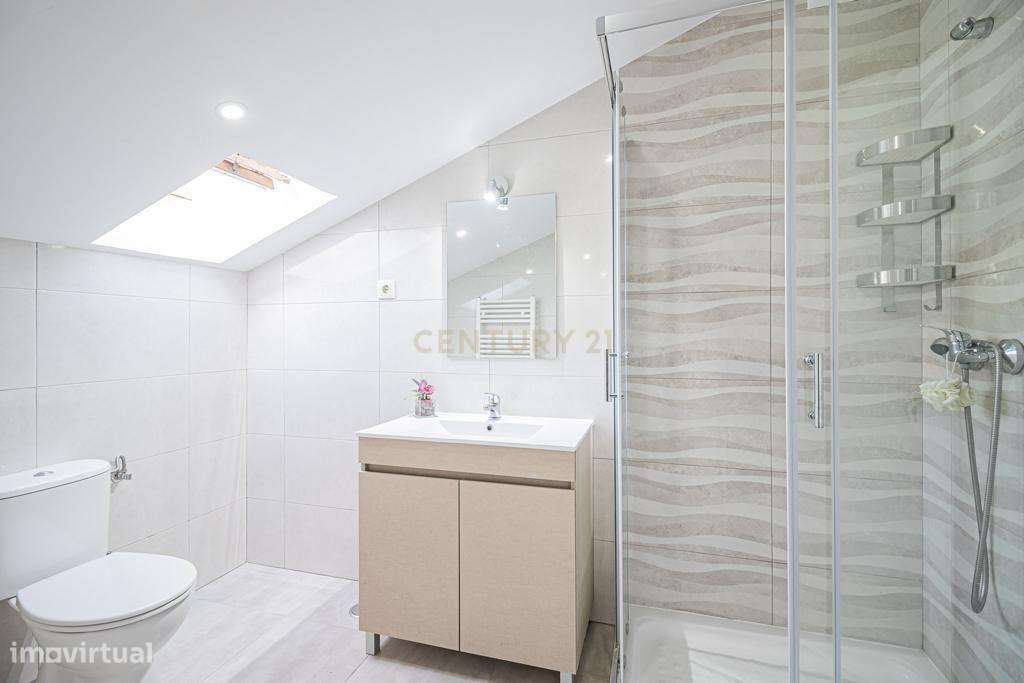 Moradia T6 com Vista para a Cidade em Loures-26
