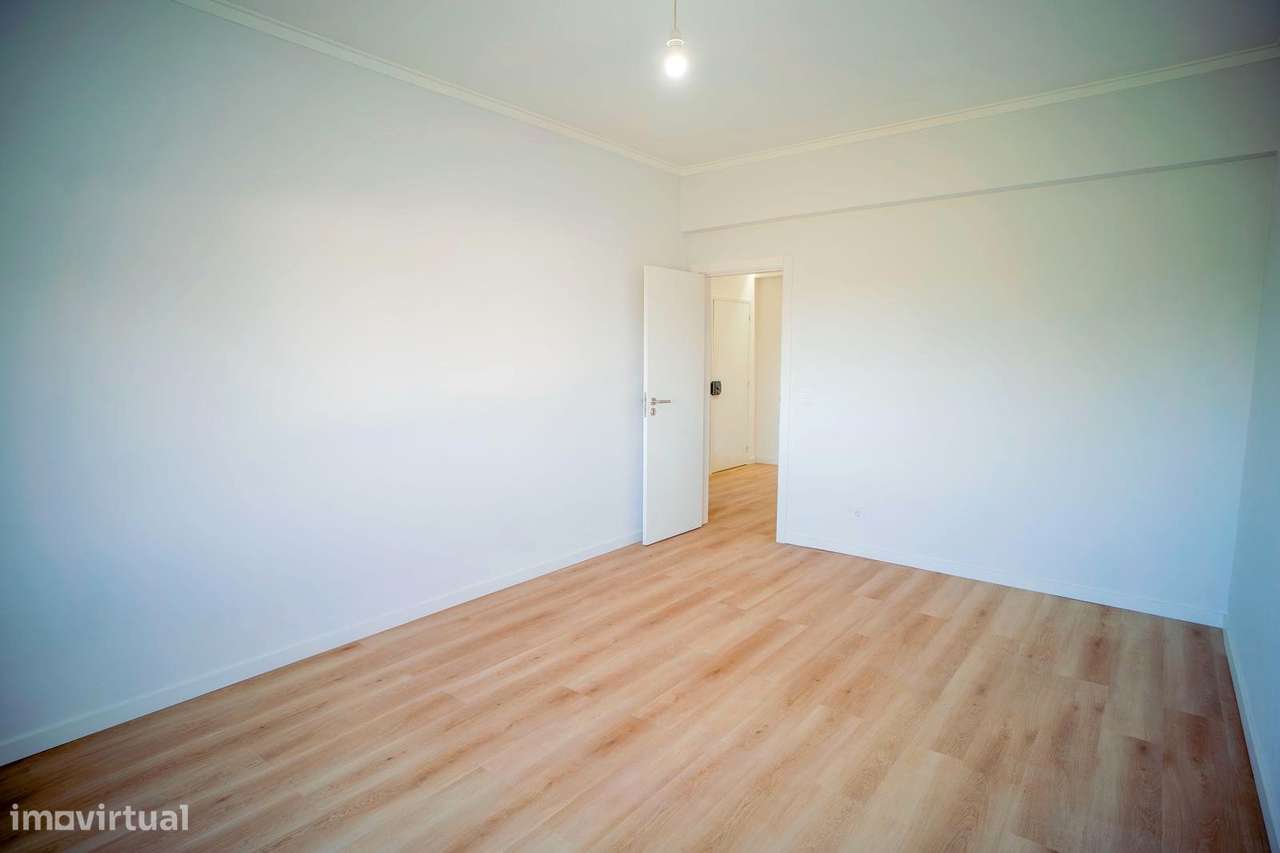 Excelente Apartamento T2 Remodelado – Paio Pires-13