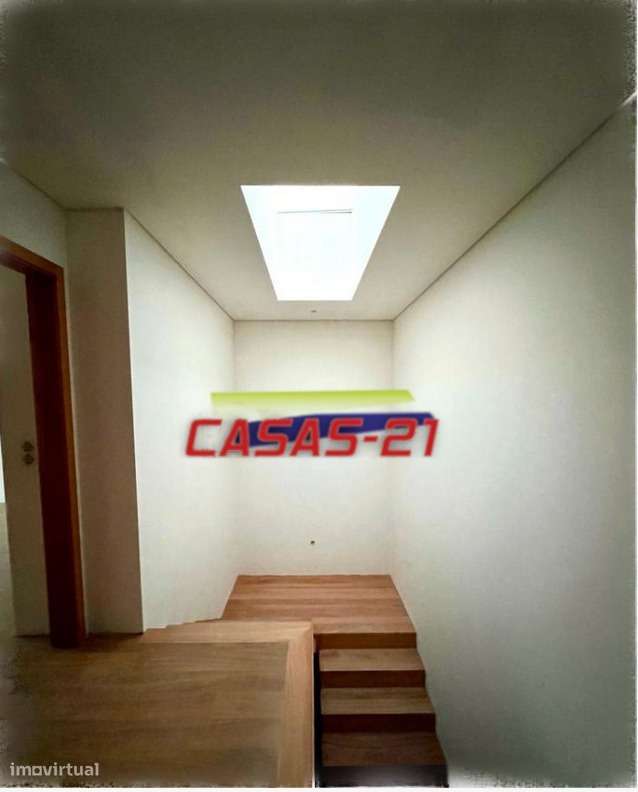 Moradias Novas 3 frentes com Jardim - Águas Santas - Exc. localização-18