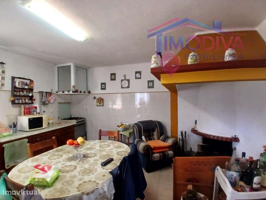 Moradia térrea T4, com churrasqueira e jardim em Arega-42
