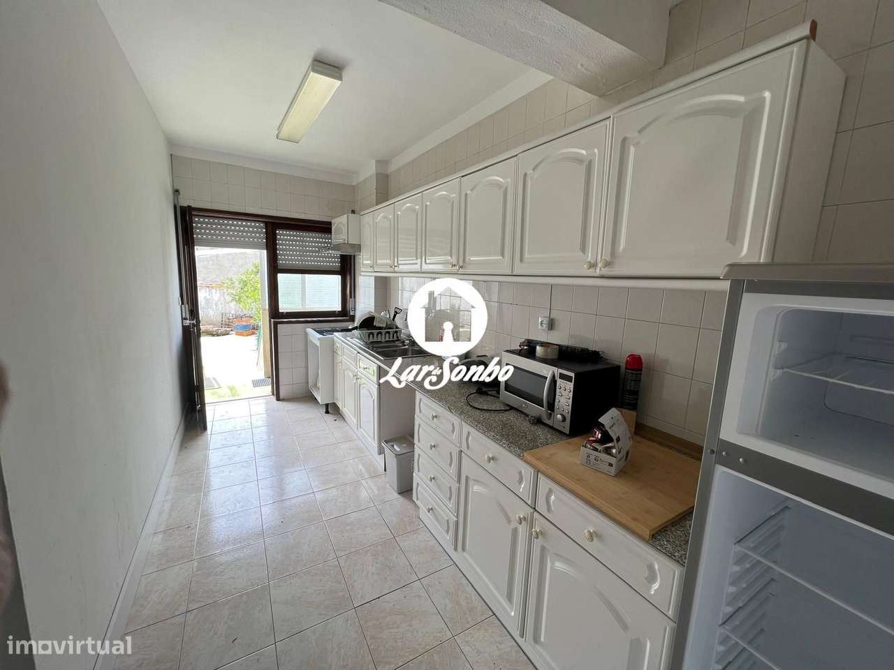 Apartamento T2 com CAVE e TERRAÇO de 80m2 à constituição-19