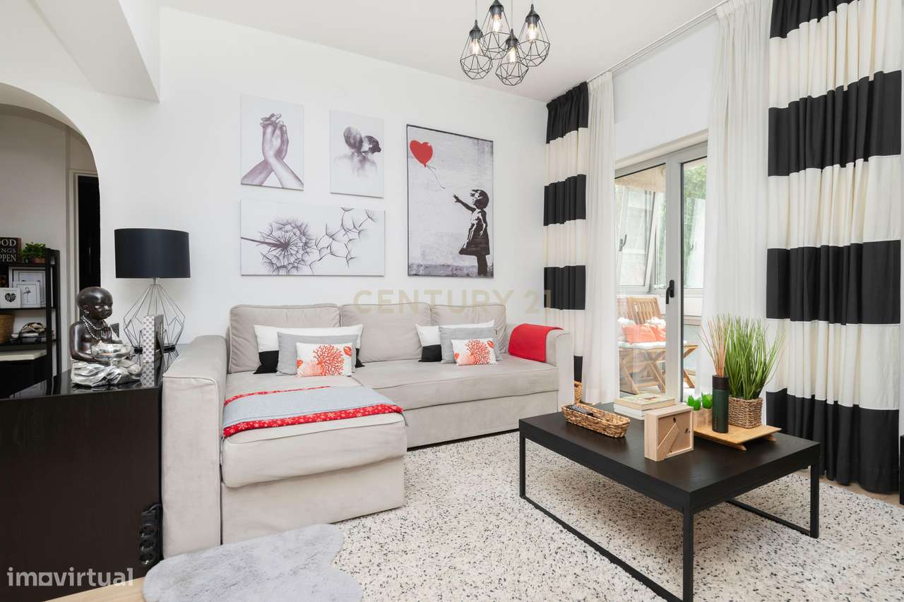 T2 totalmente remodelado em Queluz | Pronto a habitar | Elevador e var-8