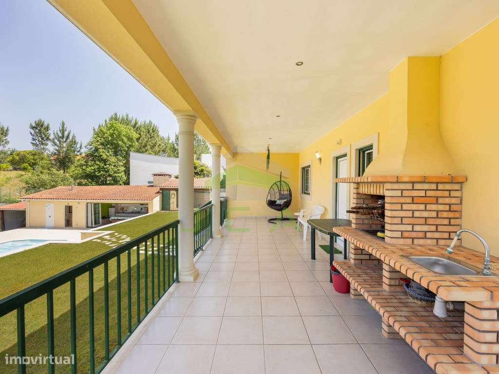 Moradia V4 com piscina e terreno a 15min de Leiria-37