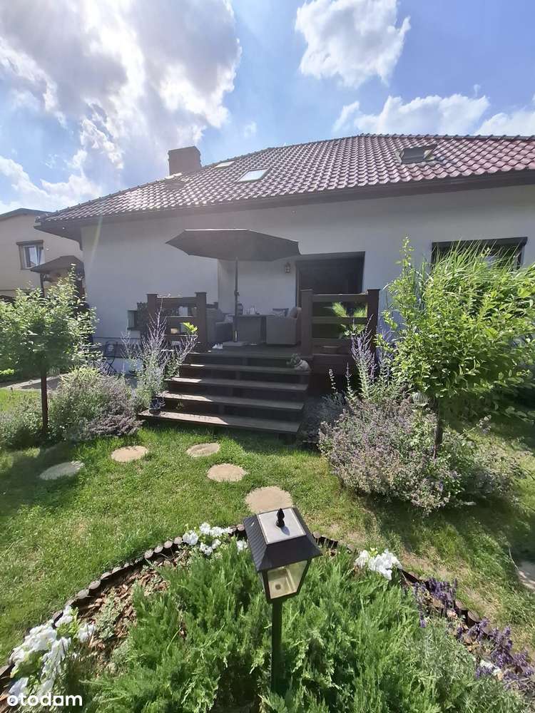 Przestronny dom z garażem w Świerklańcu-13