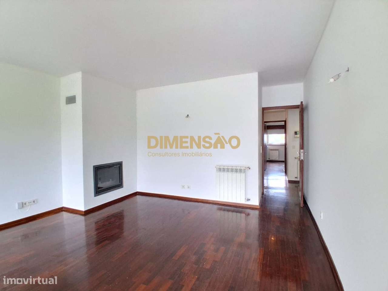 T1 renovado com duas frentes e garagem | Vermoim, Maia Ref DCI153A-9