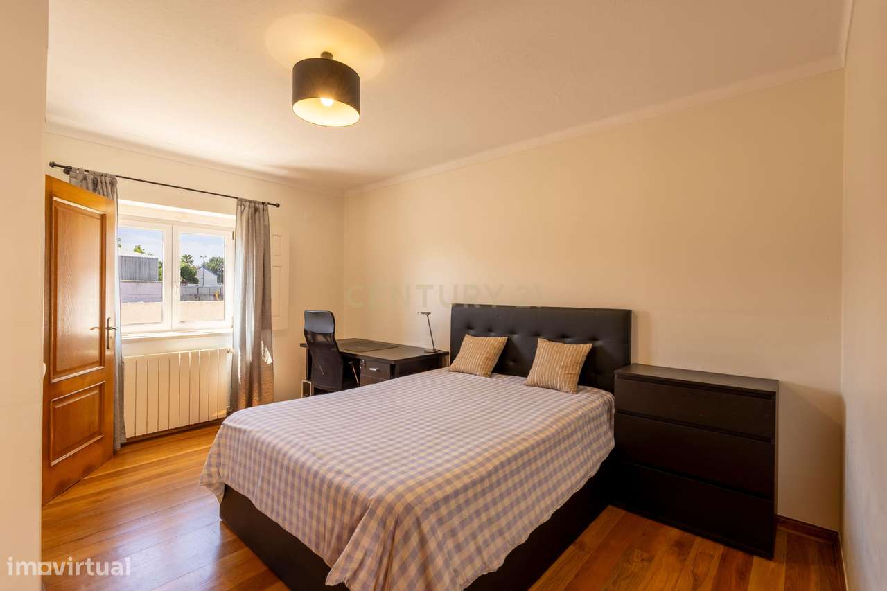 Moradia T5 Térrea com Piscina, Garagem e Lote de 2000 m² – Venda do Al-20