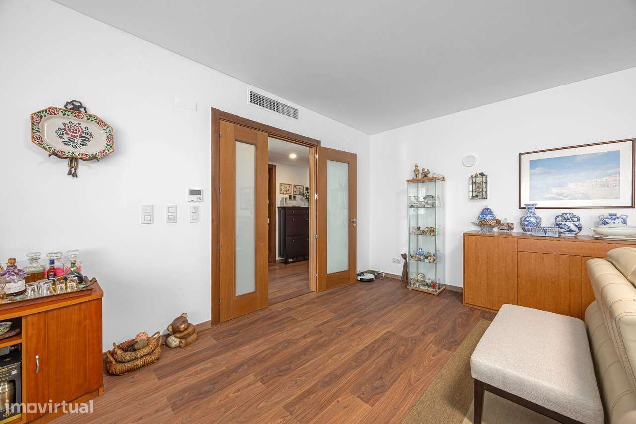 Apartamento T3 Odivelas - Parqueamento - Edifício Odivelas Plaza - Grande imagem: 3/22