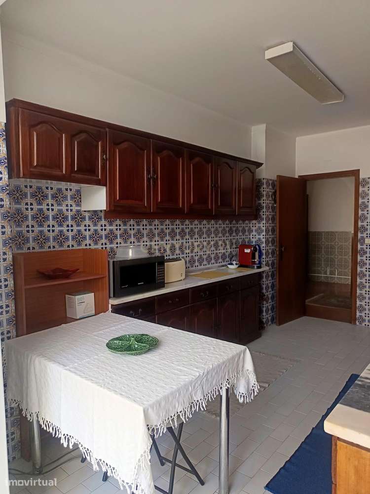 Apartamento T3 mobildo e equipado, com garagem à Rua do Brasil . - Grande imagem: 4/15