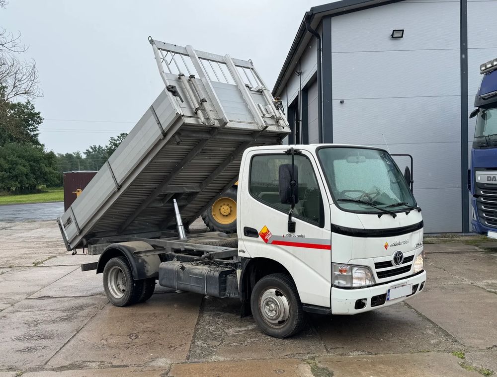 Toyota Dyna 2012
