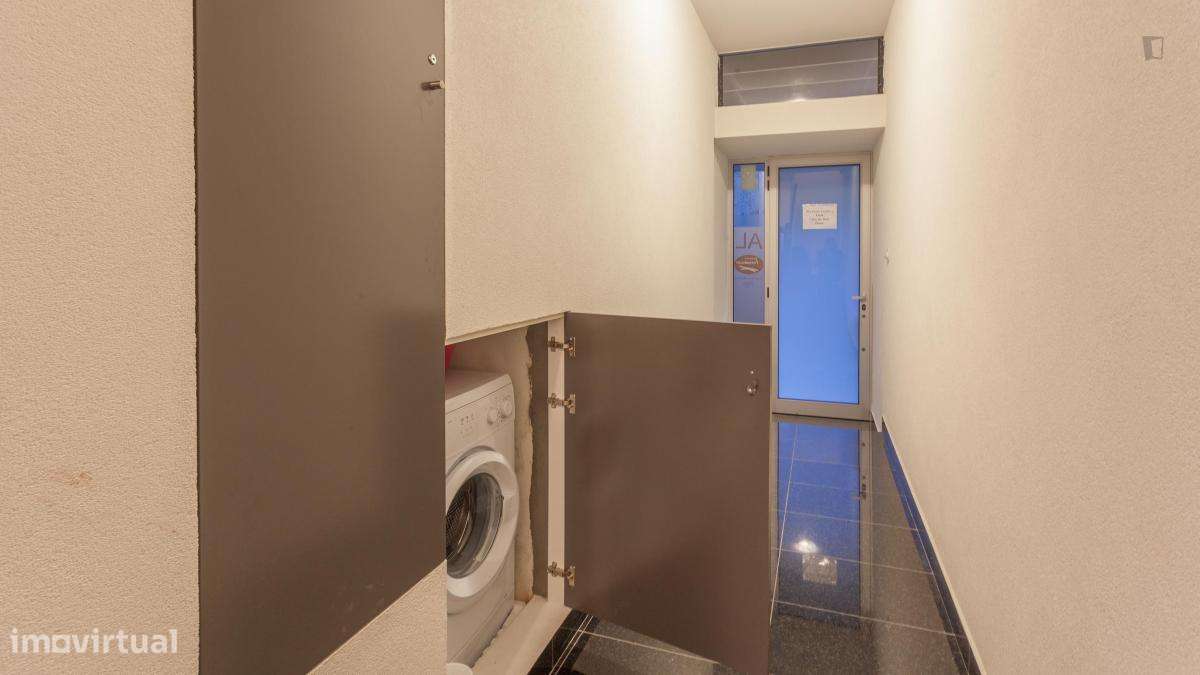 Apartamento com 1 quartos - localizado em Santo Ildefonso Porto - Grande imagem: 2/10