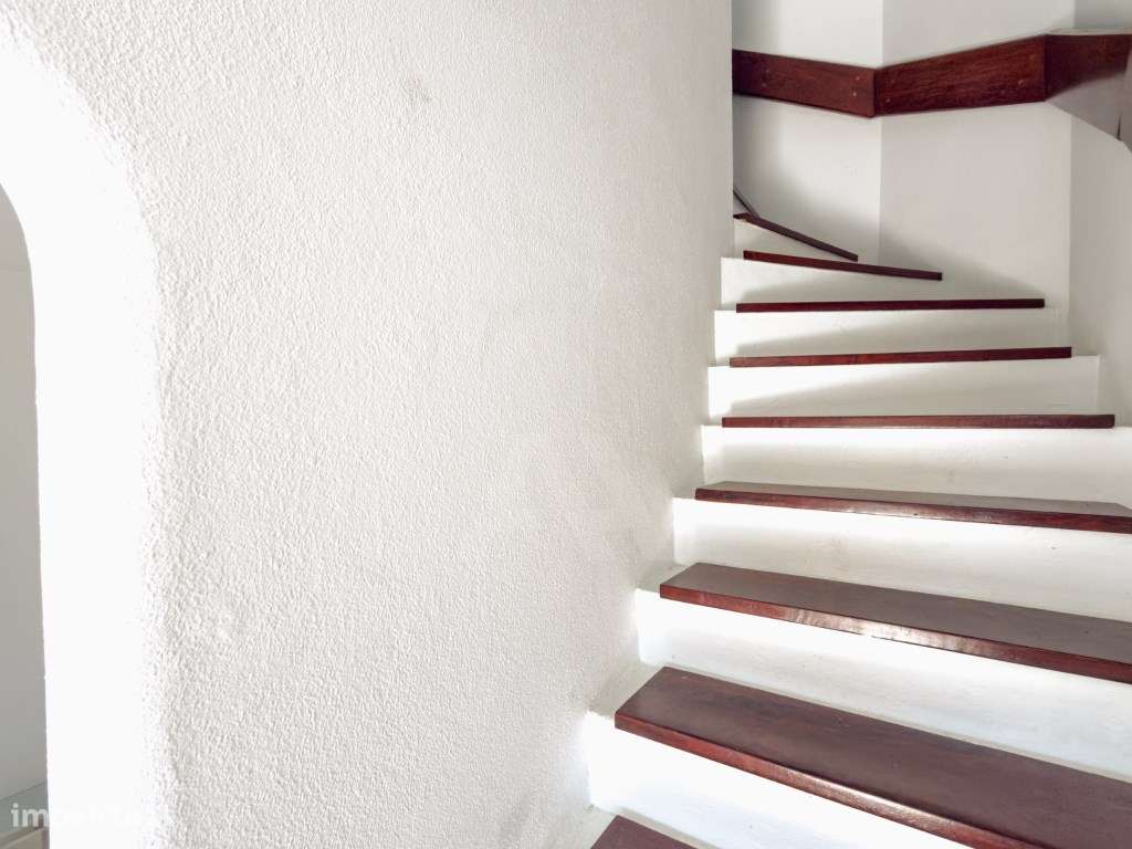 Moradia na Amoreira com Elevado Potencial de Rentabilidade-12