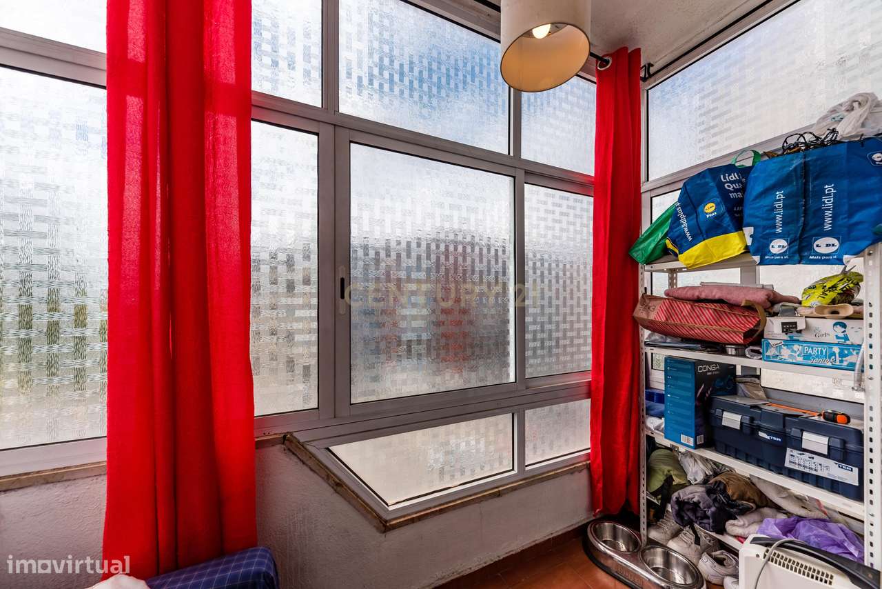 Apartamento T3 à Venda em Almada, Laranjeiro-17