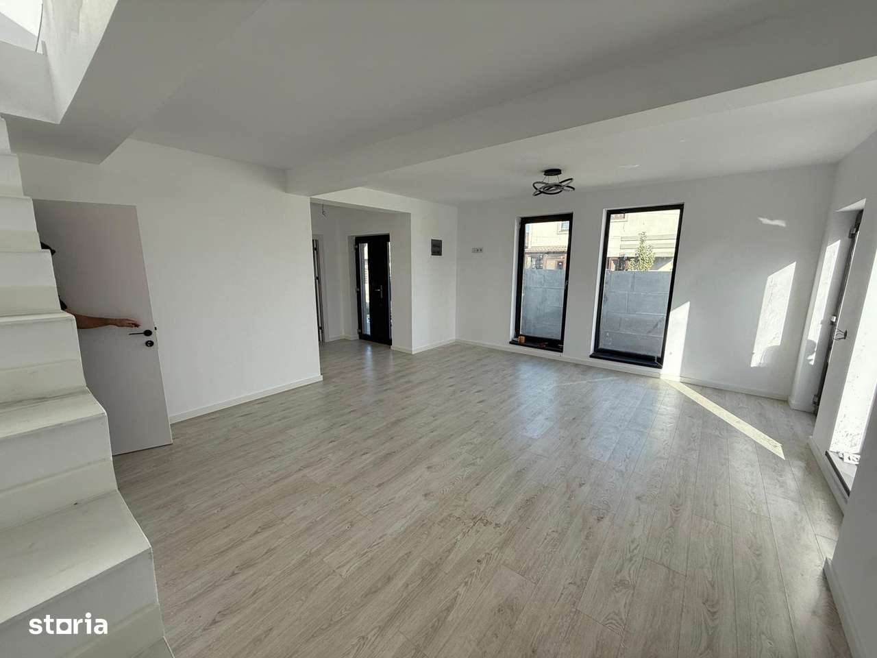 Vila individuala || 4 camere 2 bai || pod || pompa de caldura || - Imagine principală: 4/8