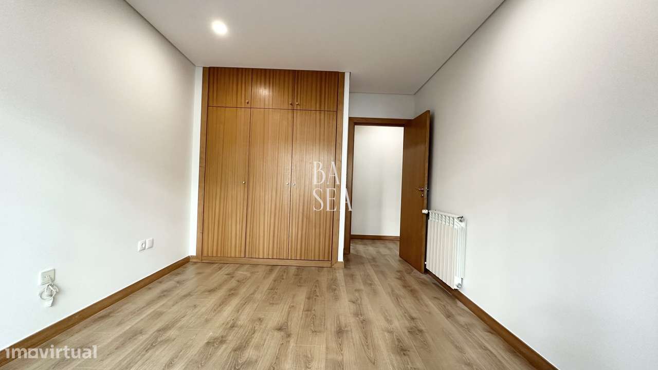 Apartamento T4 em  Nogueiró com uma box para 2 carros .-18