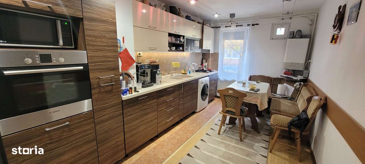 Vand apartament cu 3 camere pe Strada Fanionului, Craiter - Imagine principală: 1/12