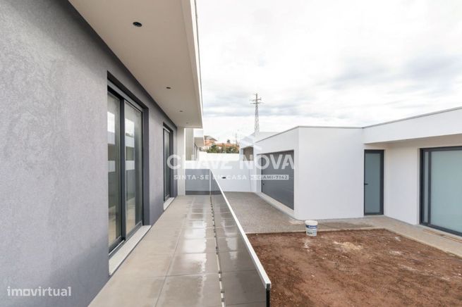 Moradia V3 Nova, Térrea e Isolada em Travanca - Santa Maria da Feira-17