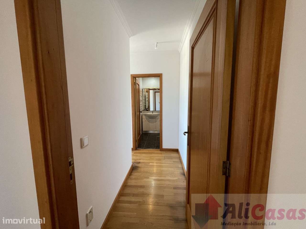 **Excelente Apartamento T2 C/Ampla varanda em Localização Privilegia-26
