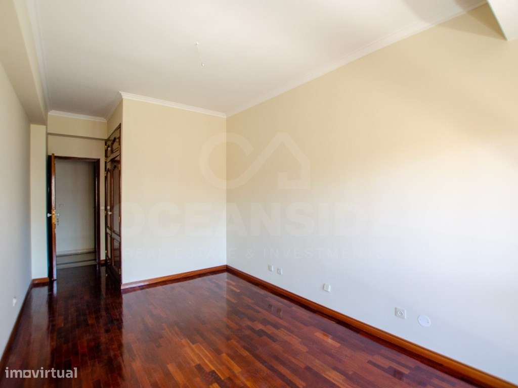 T3 com garagem para 2 carros, em Telheiras-32