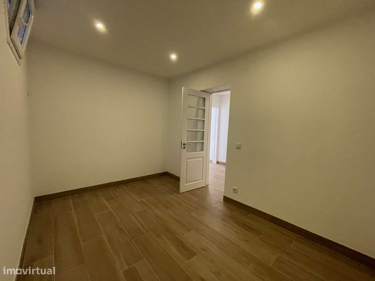 Apartamento 3 Quartos com luz | Cave Terraço grande | Cozinha Equipada - Grande imagem: 4/17