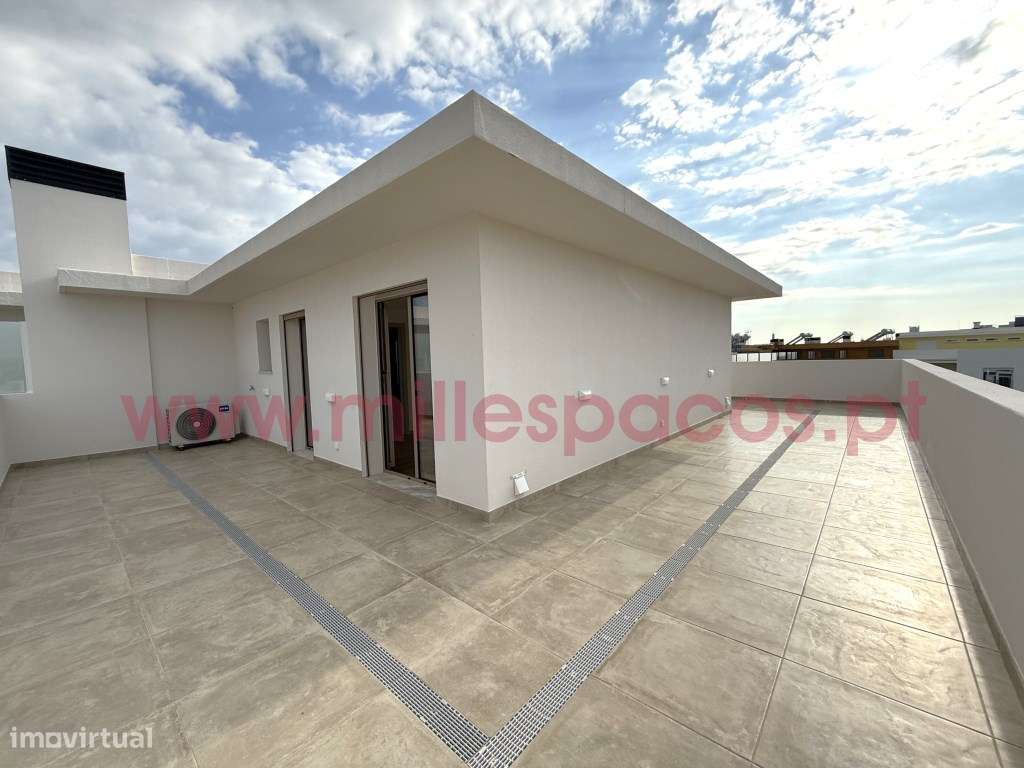 Duplex T3+1 Novo - Garagem individual e Terraço-57