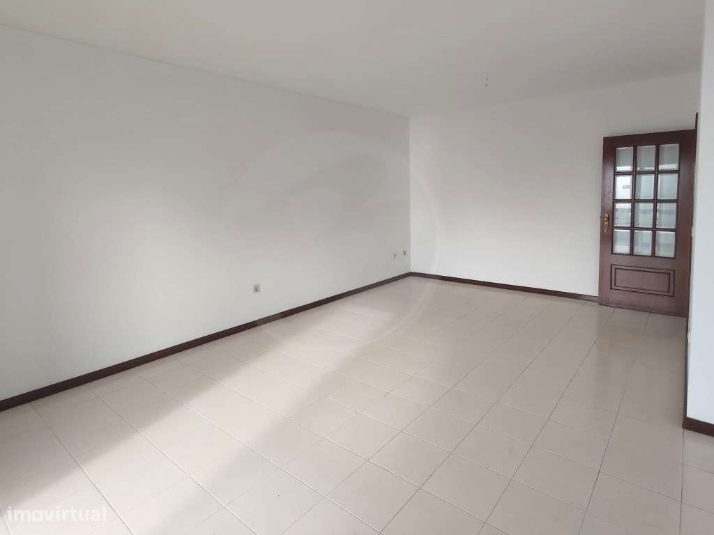 T2+1 para Arrendamento Anual na 1ª Linha de Mar da Póvoa de Varzim - Grande imagem: 4/36