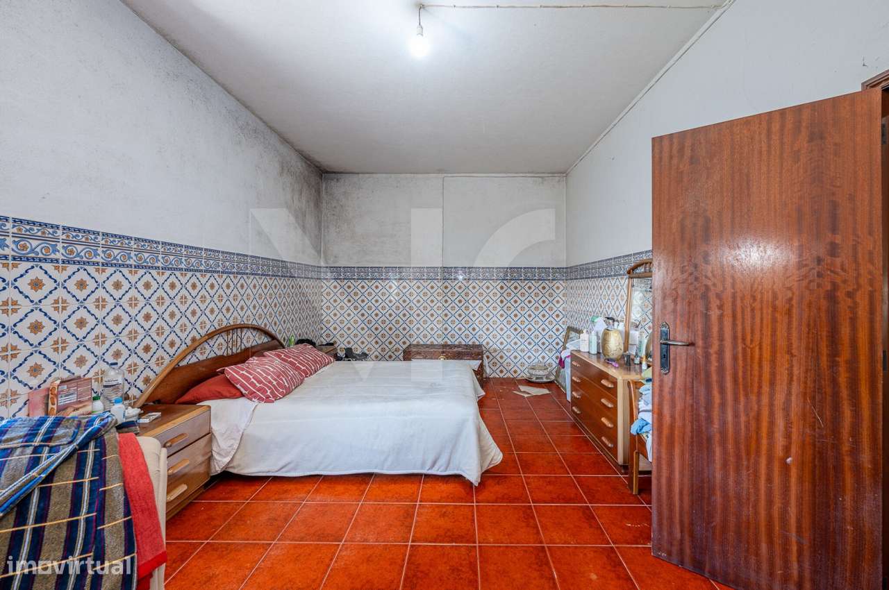 Moradia T3 com Jardim, Armazém e Terreno de 622 m² em Santo Tirso-28