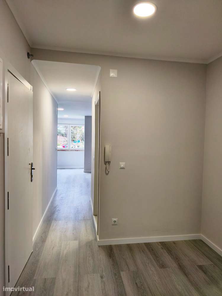 T2 Oeiras, Totalmente Remodelado, Bem Localizado, Com Arrecadação.-11