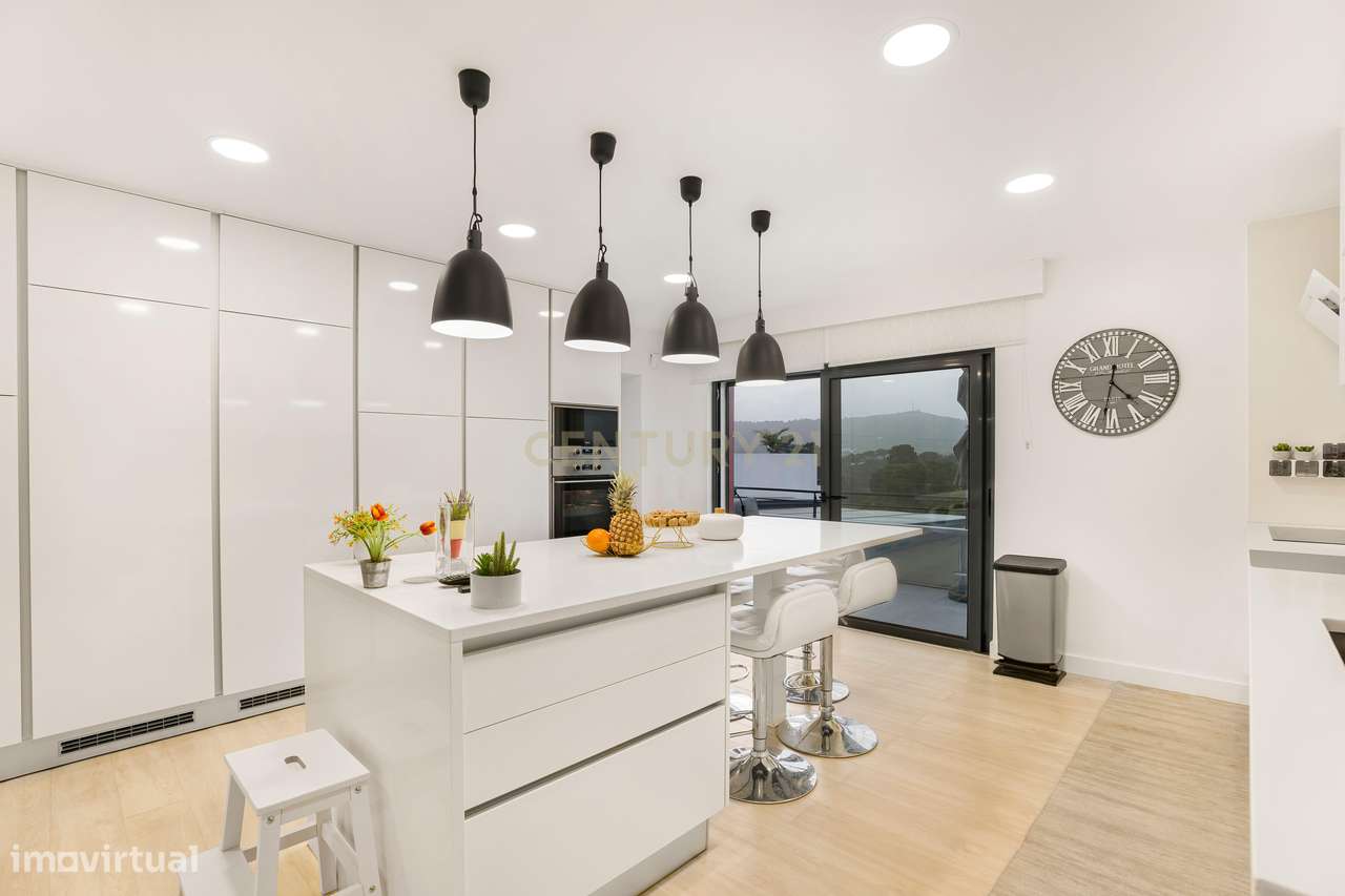 Qualidade de Vida e Bom Gosto nos Jardins de Santiago - 4 Quartos e 3-8