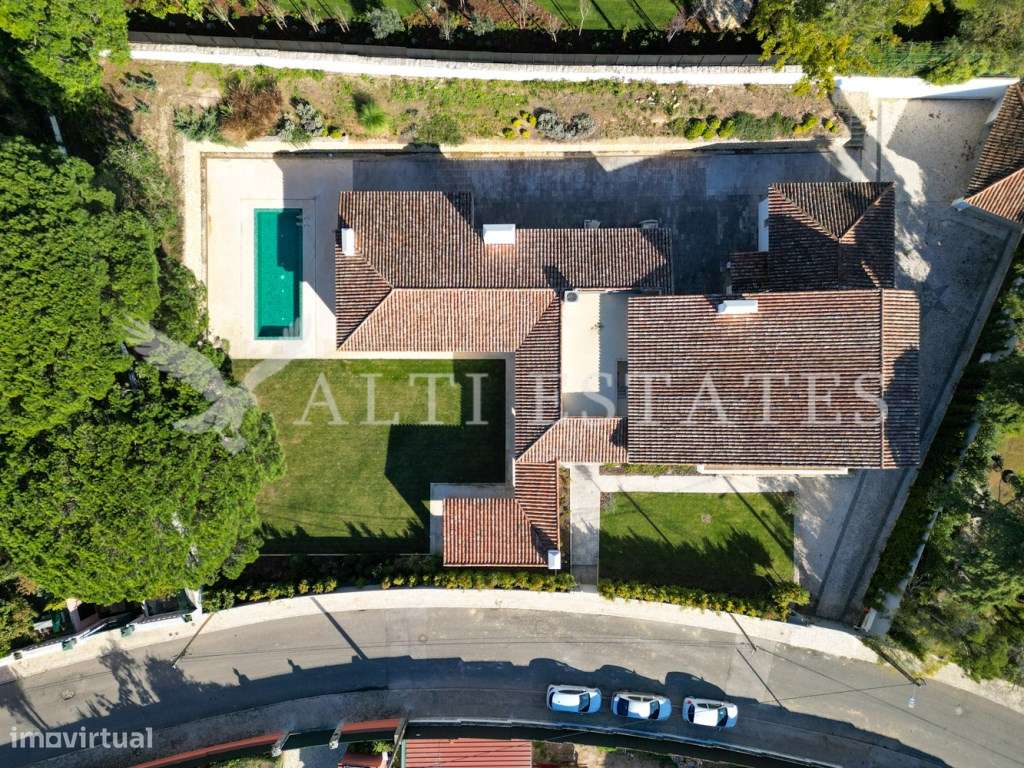 Deslumbrante moradia em zona nobre do Estoril-37