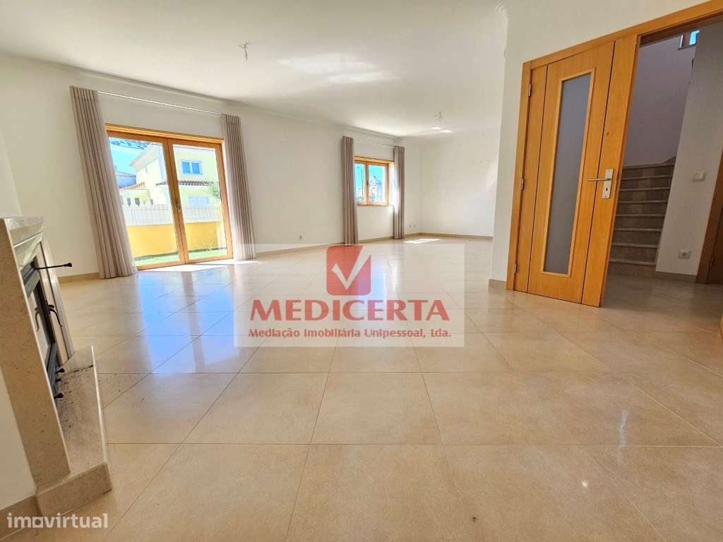 Algueirão - Moradia/Isolada T5 + Logradouro 350m² + Garagem-6