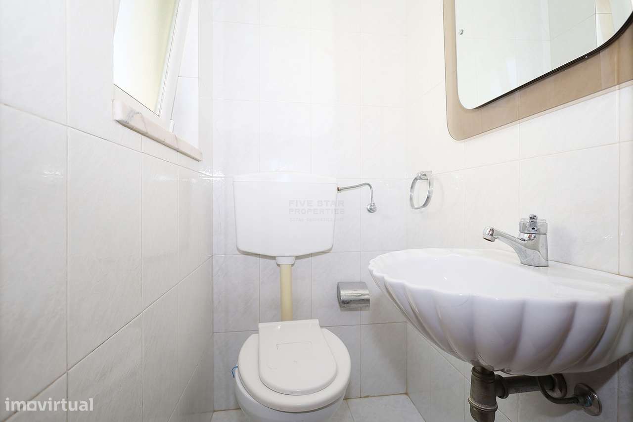 Moradia com duas fracções – Rentabilidade Imediata – Porto Salvo – Oei-26