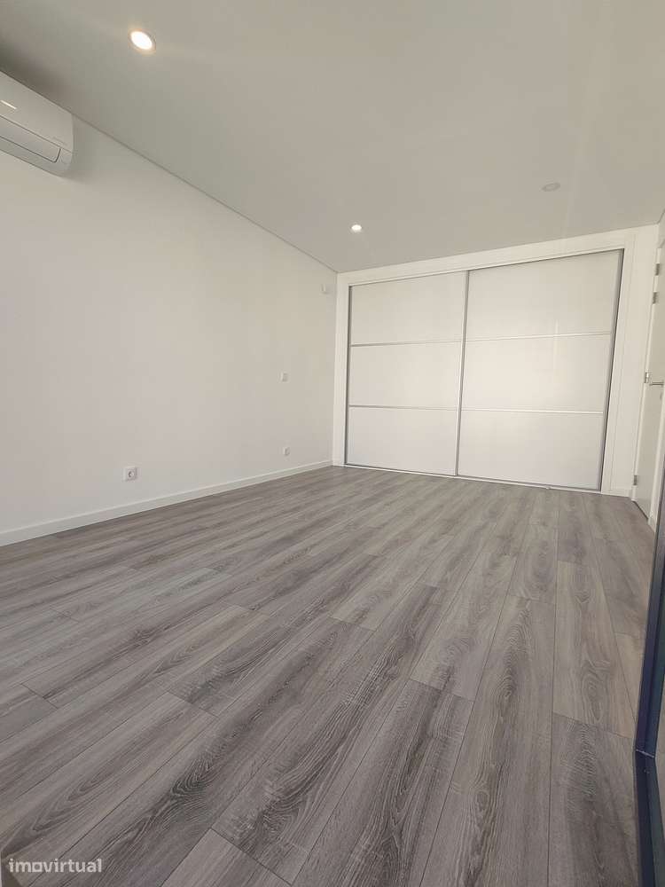 Oferta 1% do Valor de Aqusição - Moradia T4 + 1 com Piscina e Garagem-46