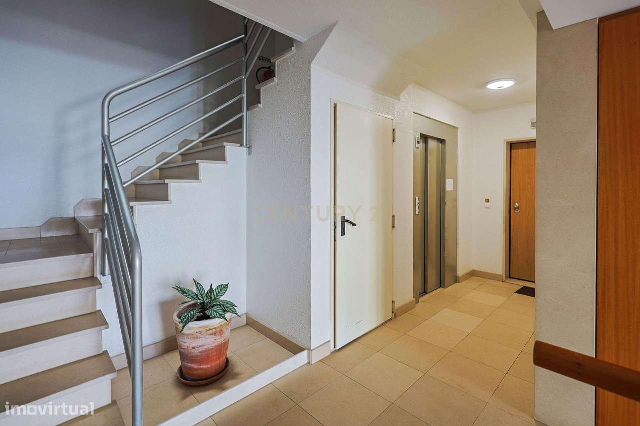 Apartamento T2, com Lugar de Parqueamento e Arrecadação, Quinta de São-27