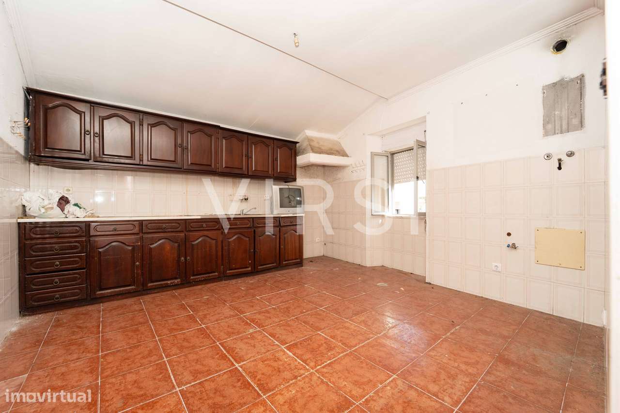 Moradia para remodelar a 3 min do ISCAC-8