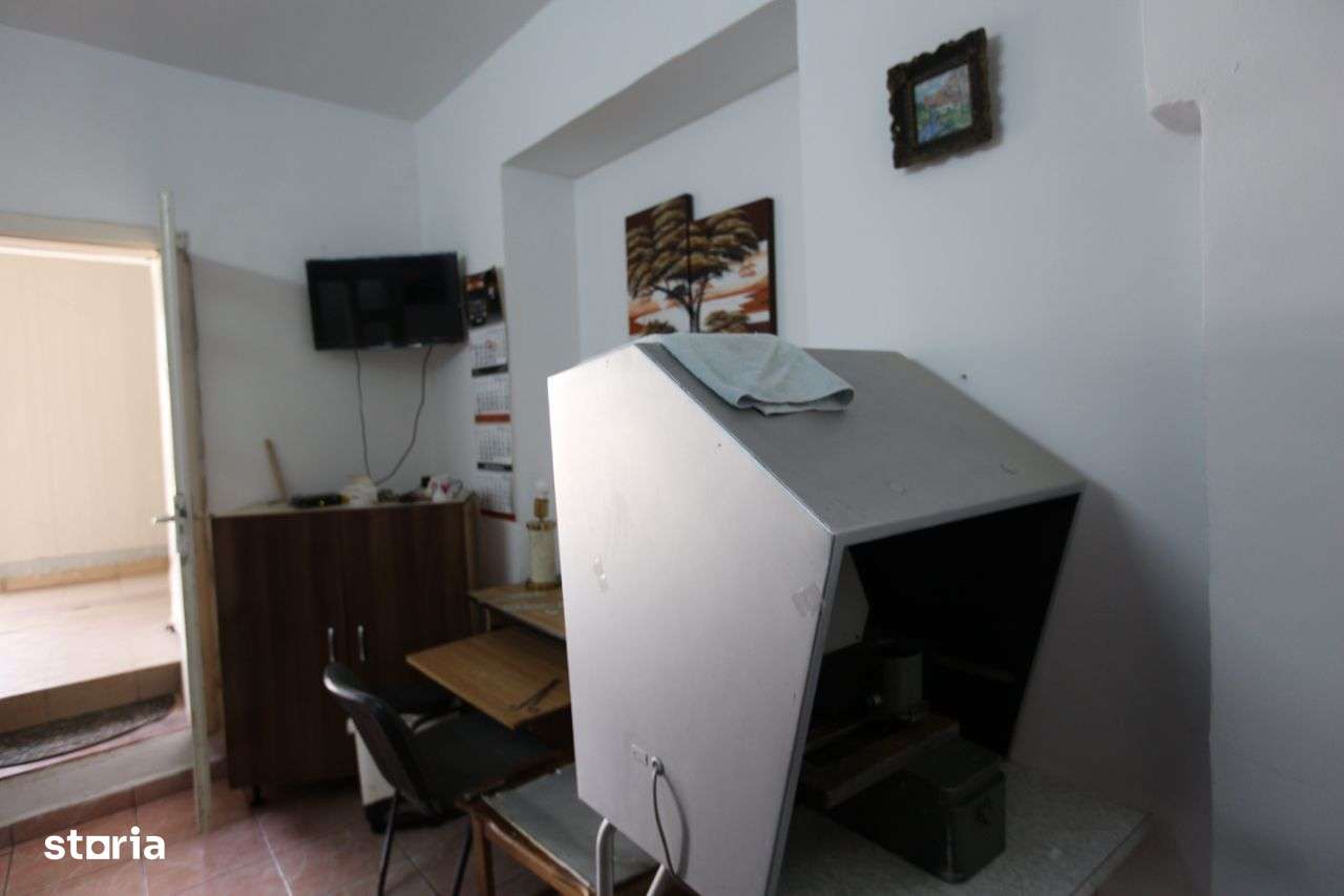 Abator complet functional cu grajduri pentru animale in Bod Colonie-18