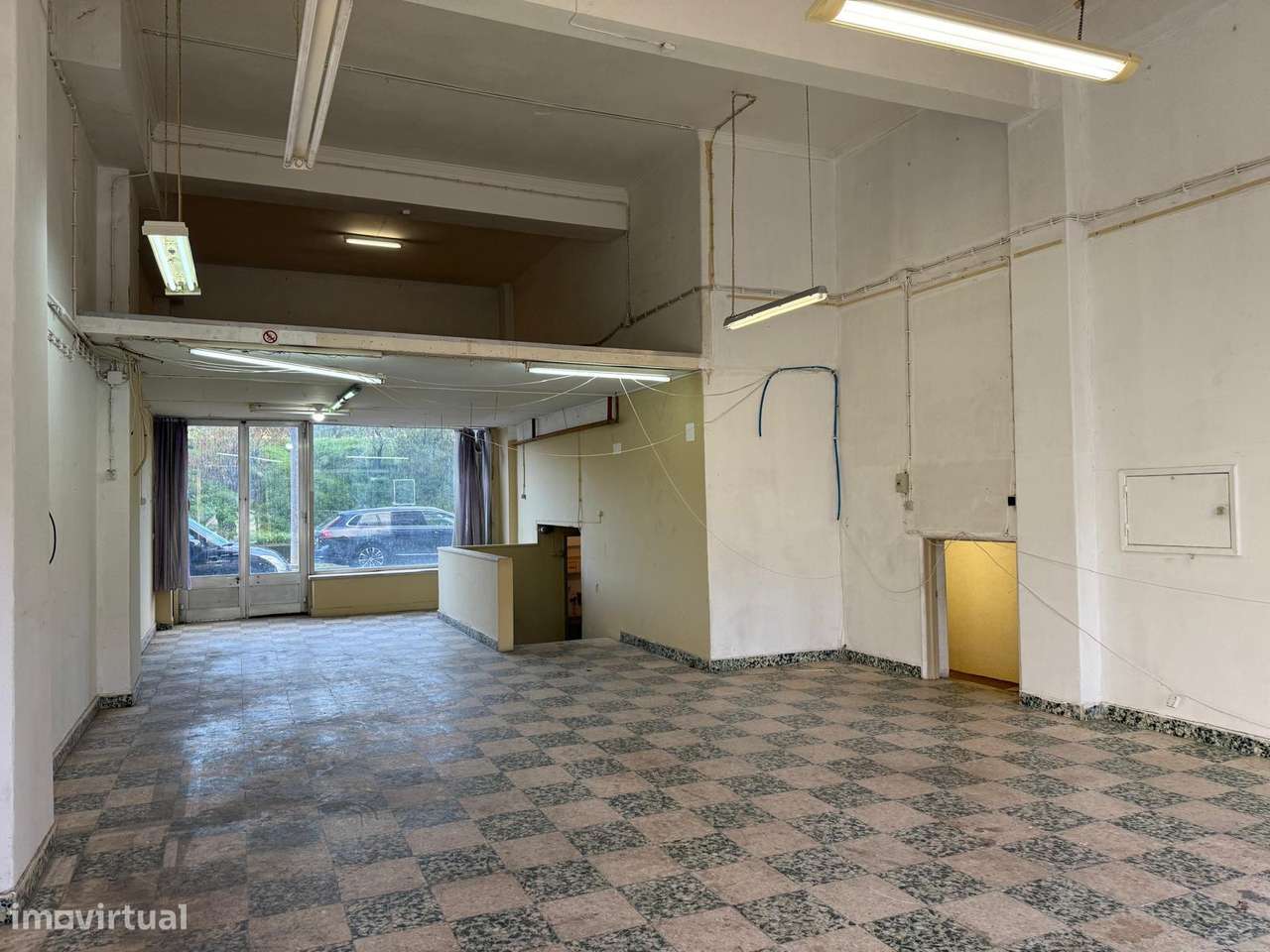 Loja em Benfica com 2 montras - Grande imagem: 5/23