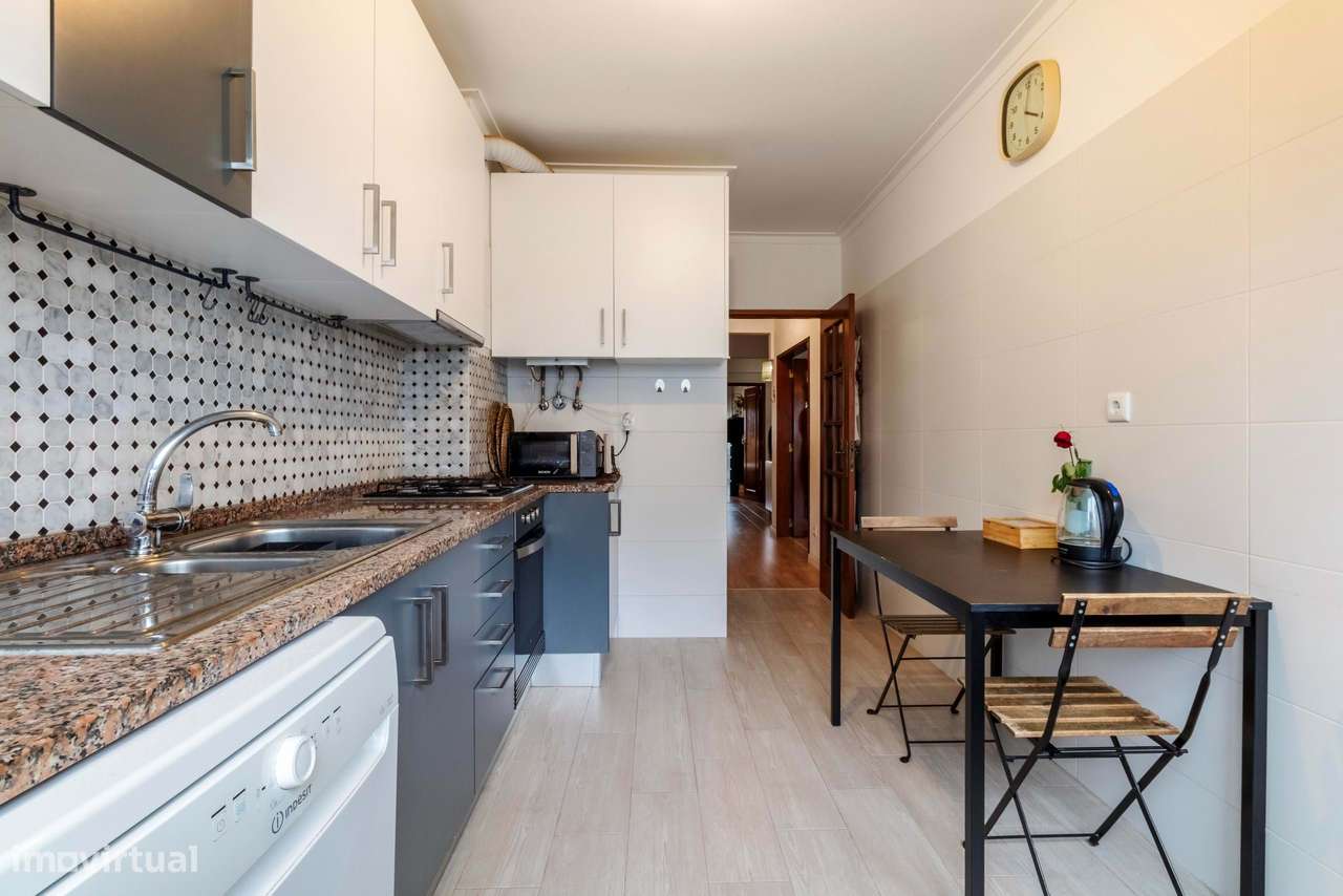 Apartamento T2 c/ 2 Wcs Totalmente Remodelado na Rinchoa, Sintra-19