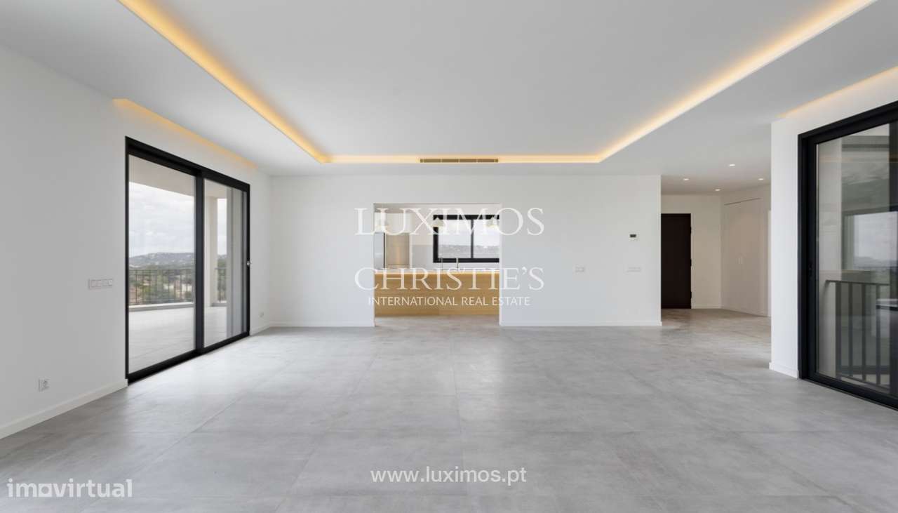 Moradia V4 com piscina, para venda em S.Clemente, Loulé, Algarve - Grande imagem: 4/23