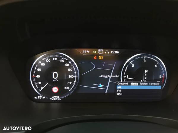 Volvo V90 Cross Country D5 AWD Geartronic Pro - 34