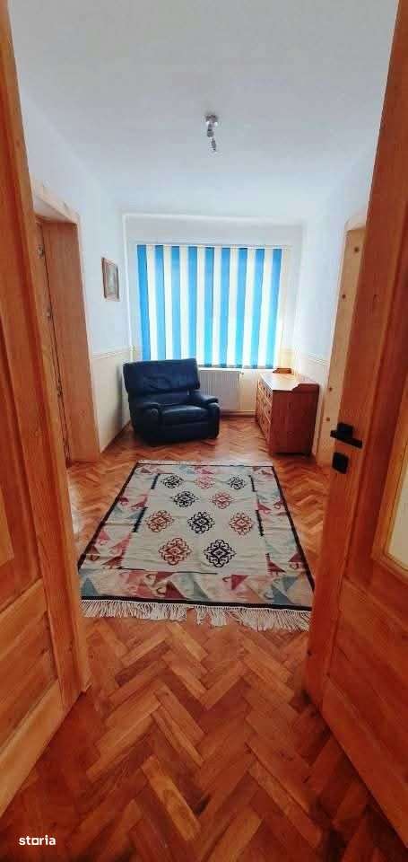 Casa cu suprafata de 140mp si teren 542mp,centrul localitatii Cristian-4