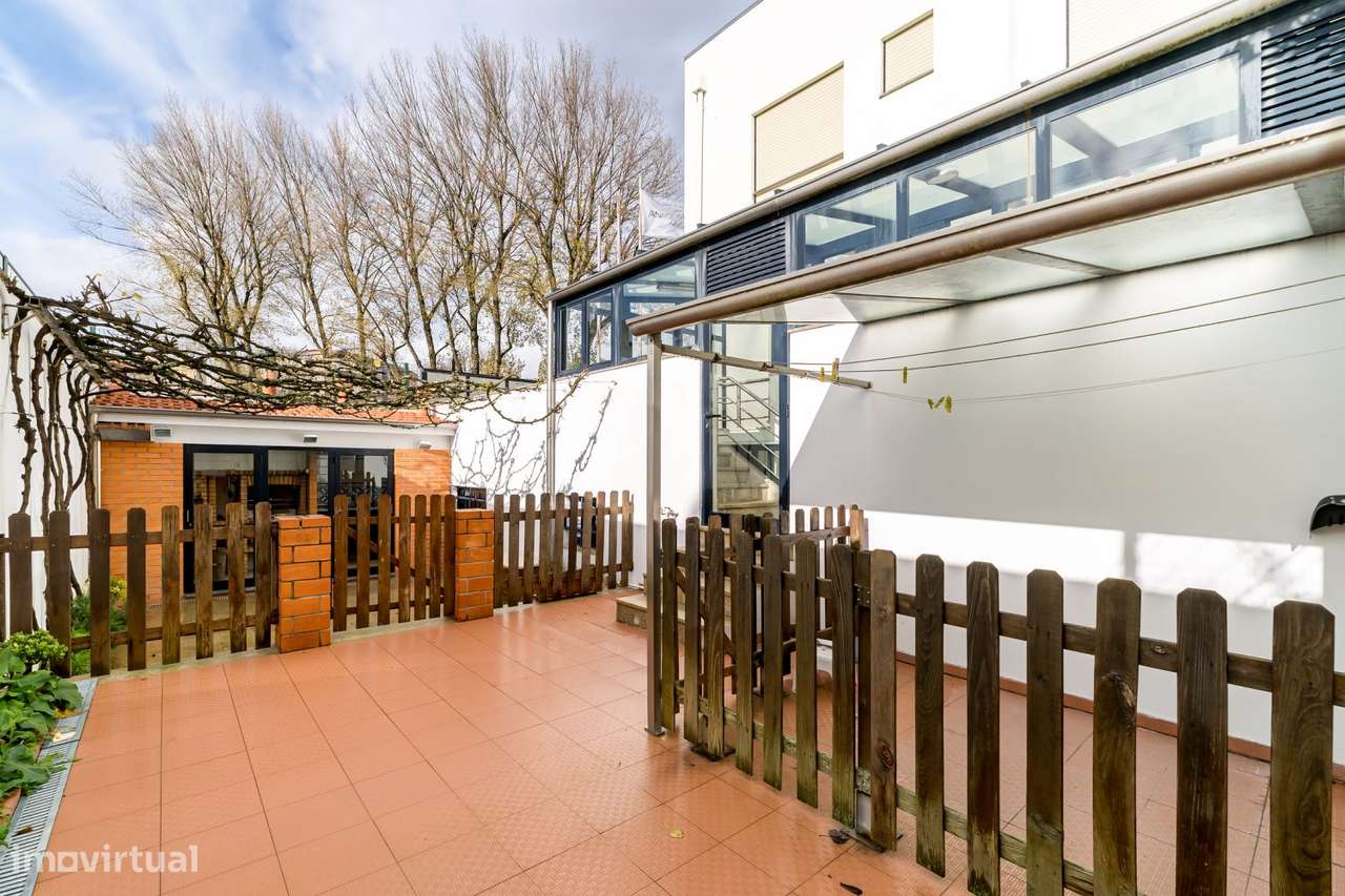 Moradia em banda T4 com garagem - Grande imagem: 4/30