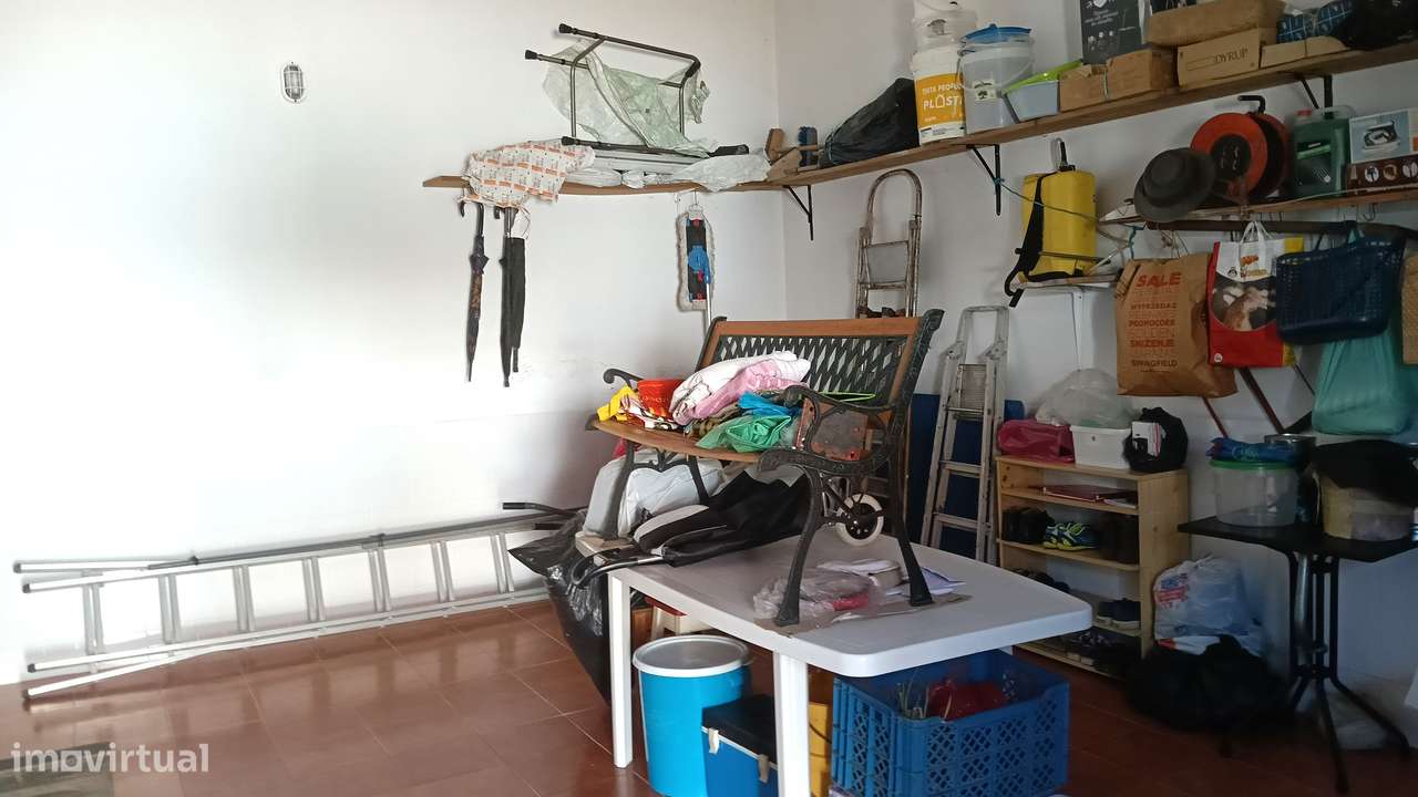 Moradia térrea isolada inserida em lote 2250 m2-32